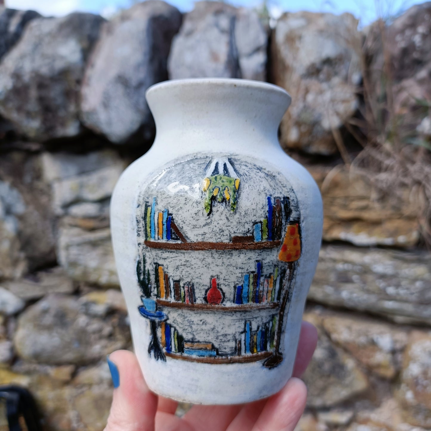BOOK NOOK MINIVASE