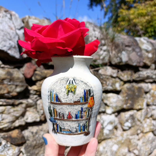 BOOK NOOK MINIVASE